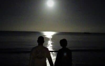 Holding hands by the full moon.